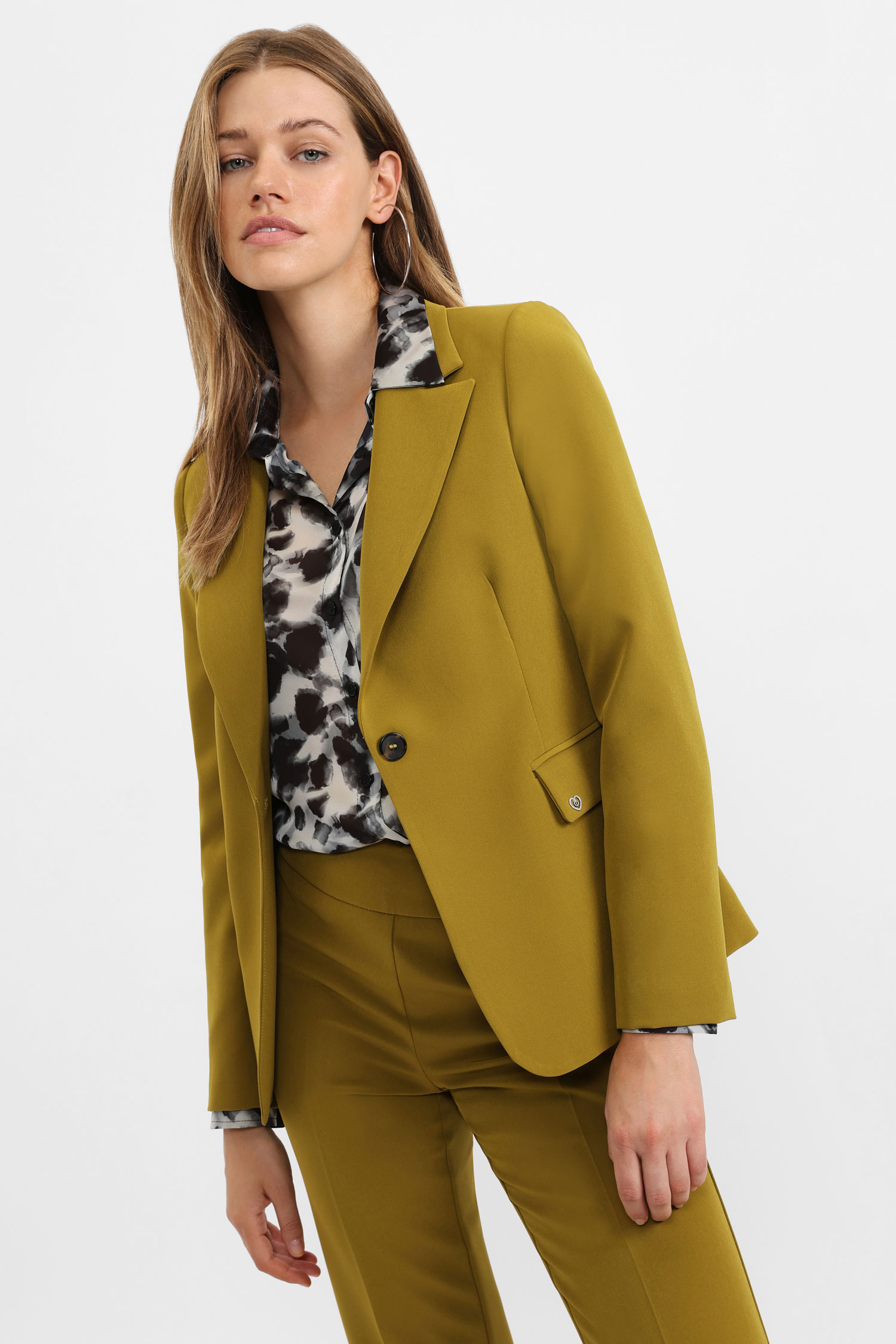 Image of Blazer con chiusura a un bottone060