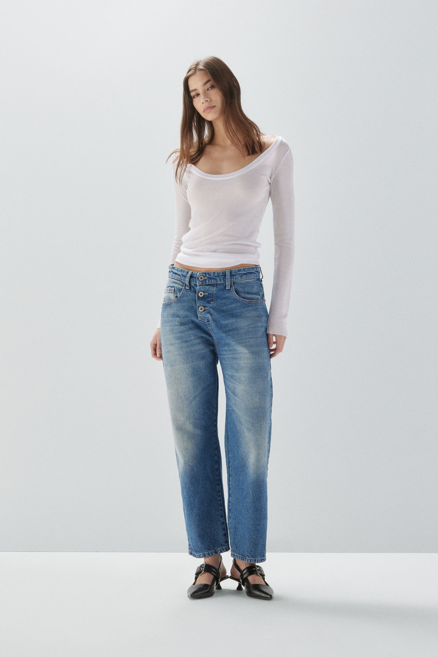 Image of Jeans straight in puro cotone con bottoni060