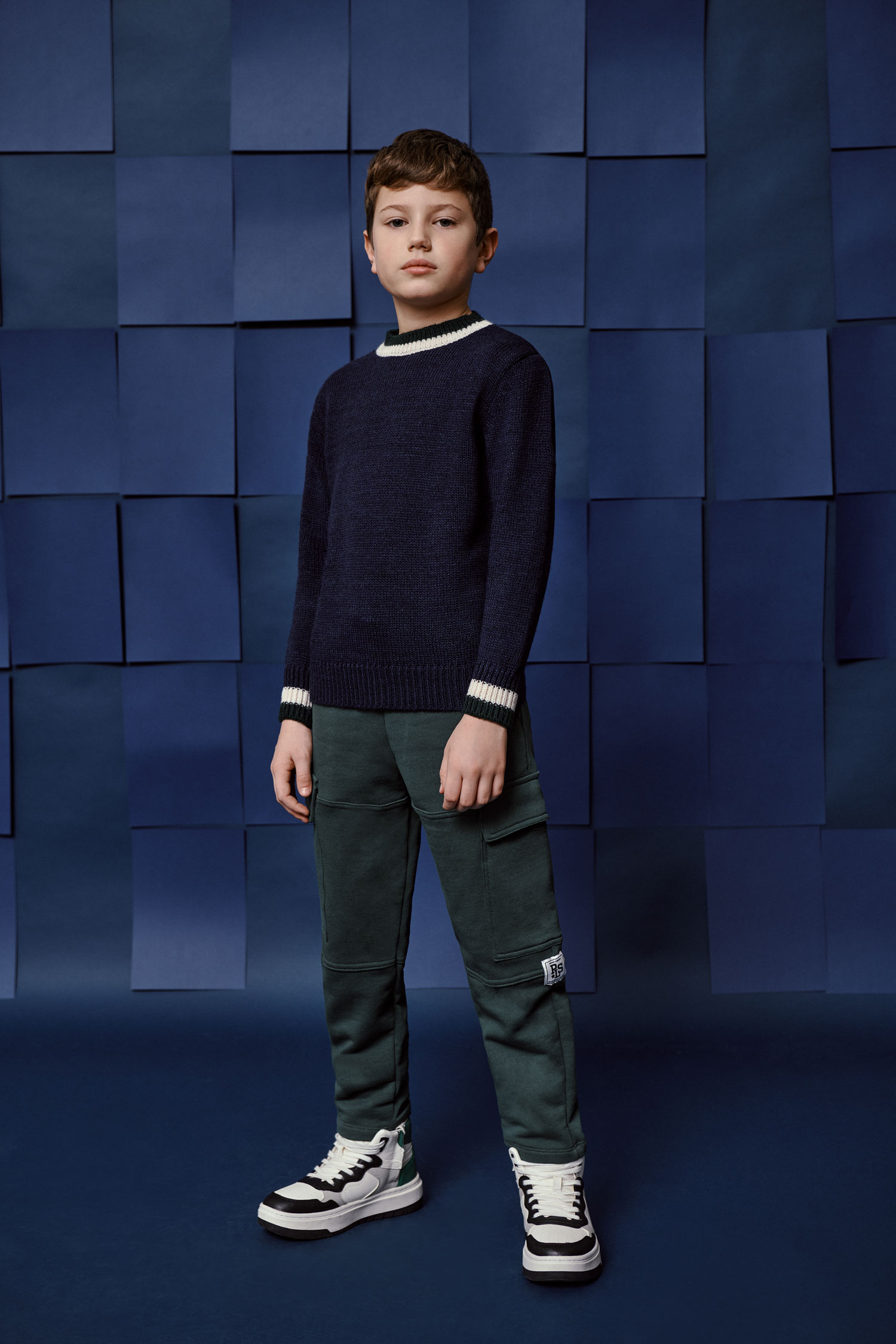 Image of Pantaloni slim-fit bambino in cotone con tasche applicate060