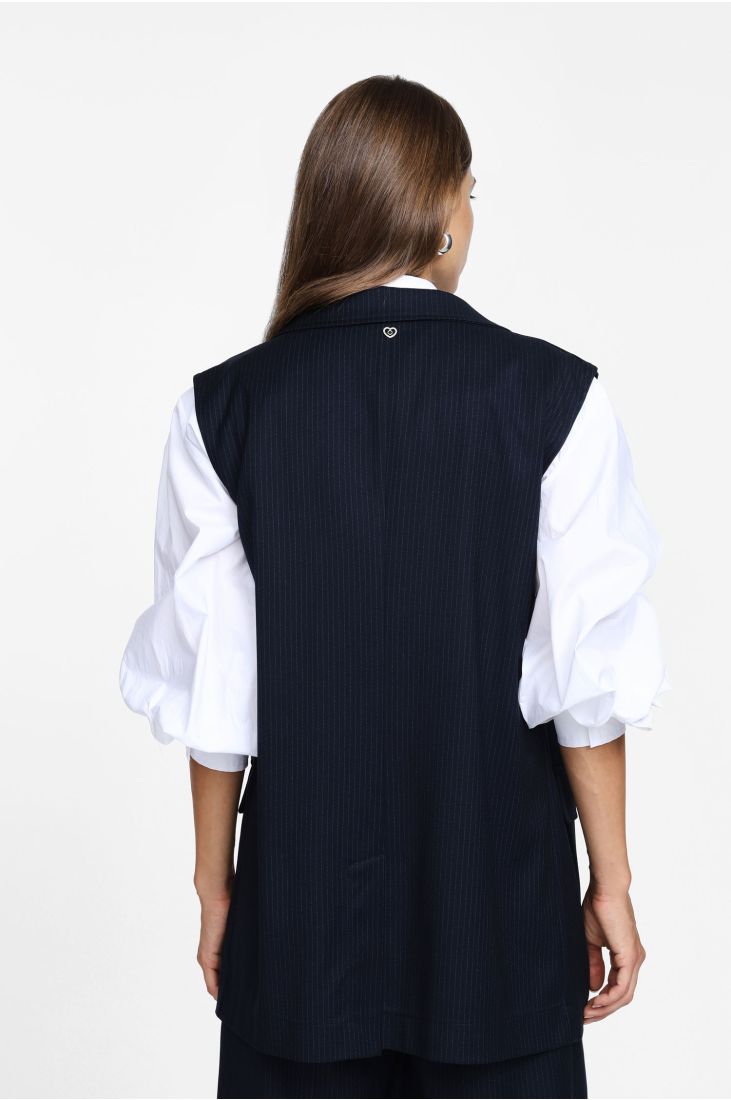 Long vest with front pockets