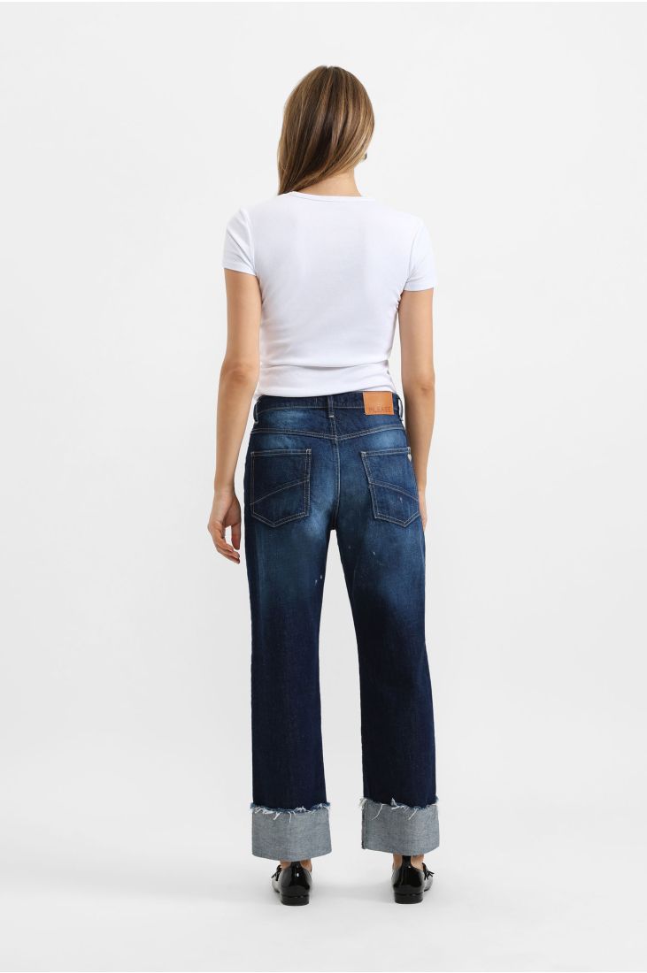 Wide leg jeans with rolled cuffs