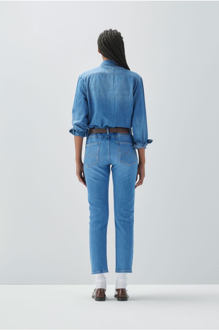 High-waisted straight-leg jeans with belt