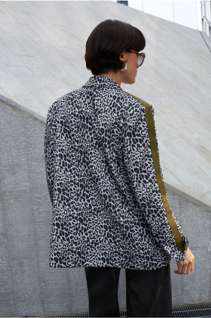 Double-breasted blazer with animal print