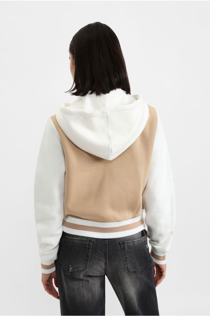 Hooded sweatshirt with zip closure