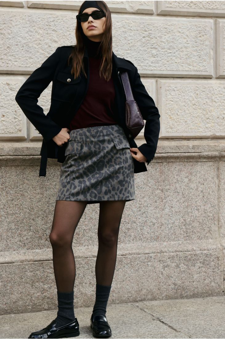 Short skirt with animal print