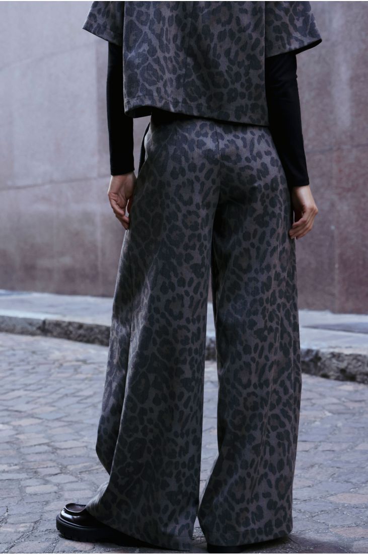 Wide leg trousers with animal print