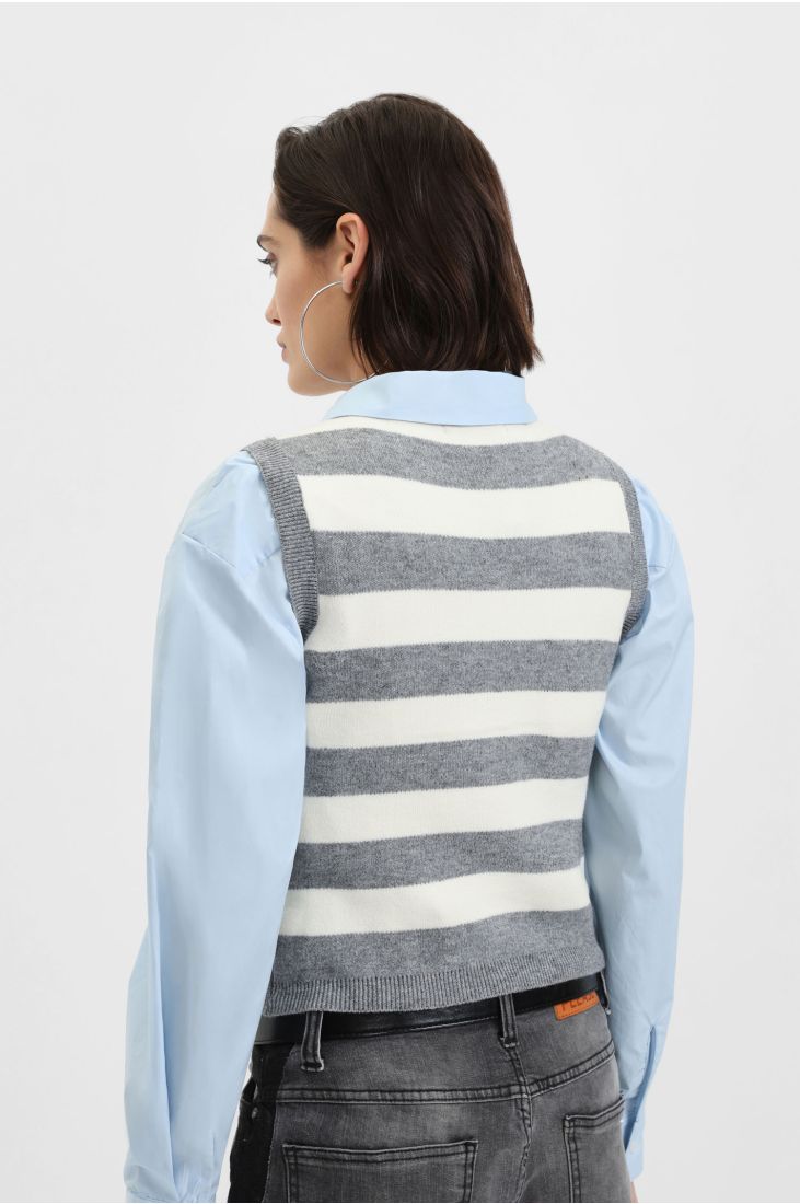 Sleeveless striped sweater with round neckline